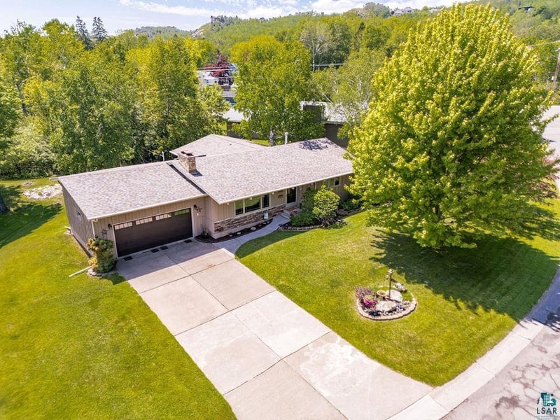 4314 Peabody Ln, Duluth, MN 55804