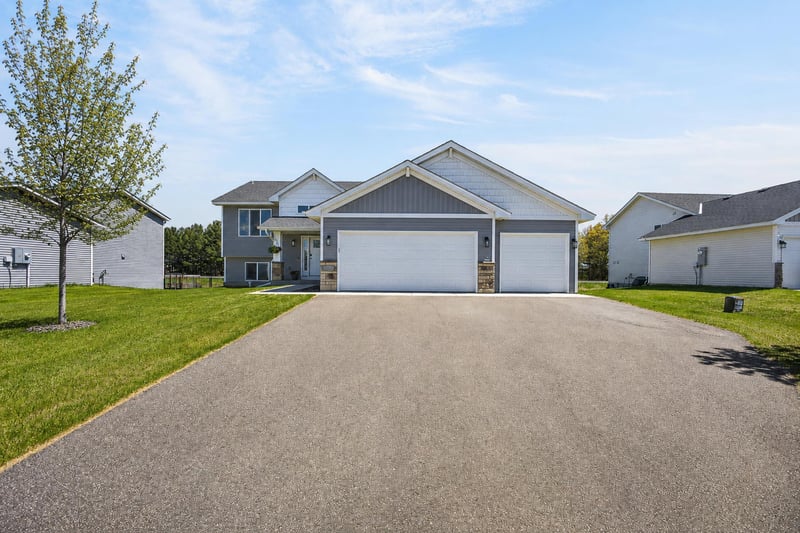 25695 Euclid Ave, Wyoming, MN 55092
