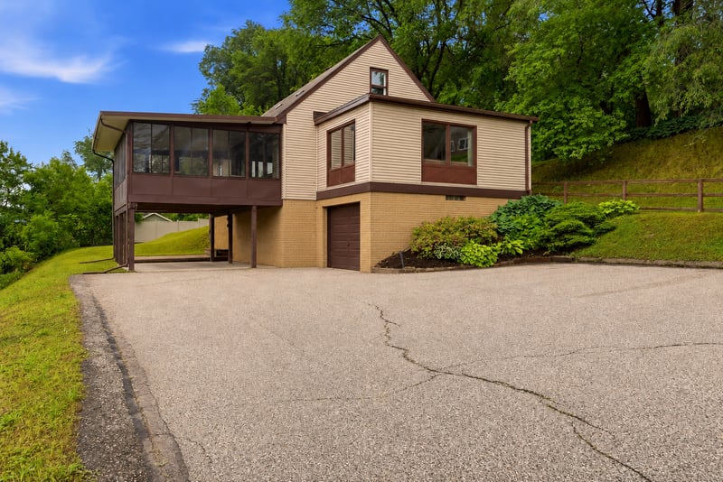 713 S 2nd St, La Crescent, MN 55947