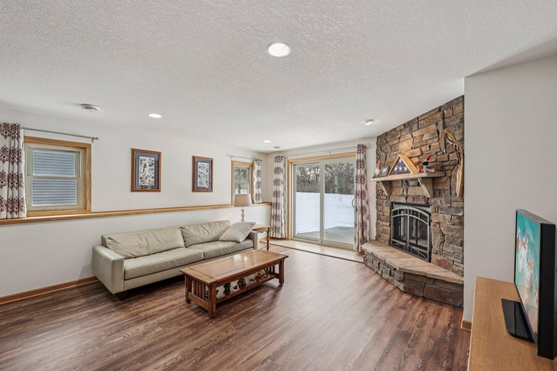 1118 Melody Ct NW, Isanti, MN 55040