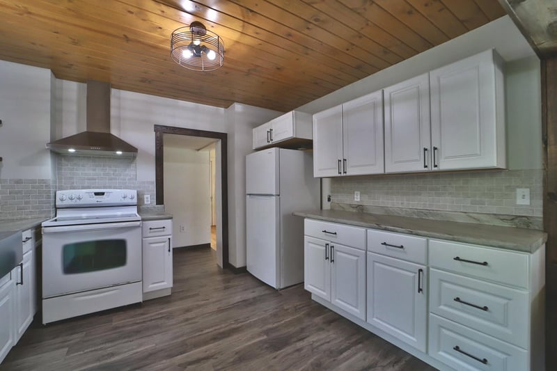 413 1st St SW, Crosby, MN 56441