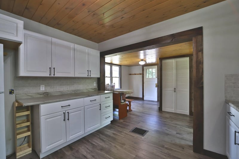 413 1st St SW, Crosby, MN 56441