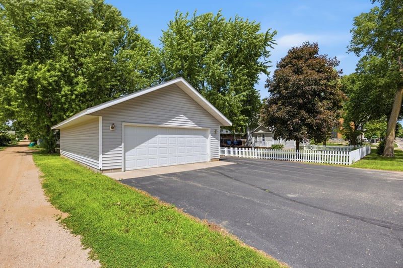 424 S Ramsey Ave, Litchfield, MN 55355