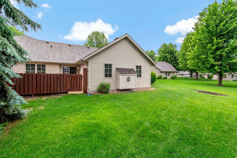 8541 Inverness Ln N, Brooklyn Park, MN 55443