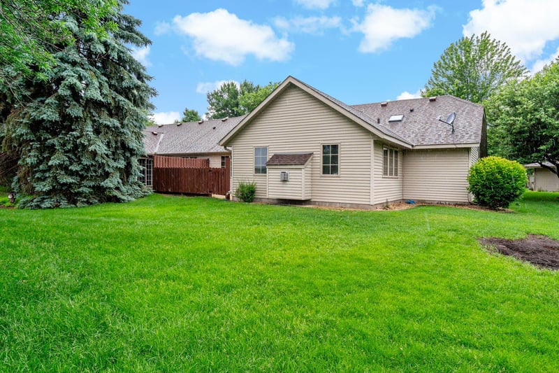 8541 Inverness Ln N, Brooklyn Park, MN 55443