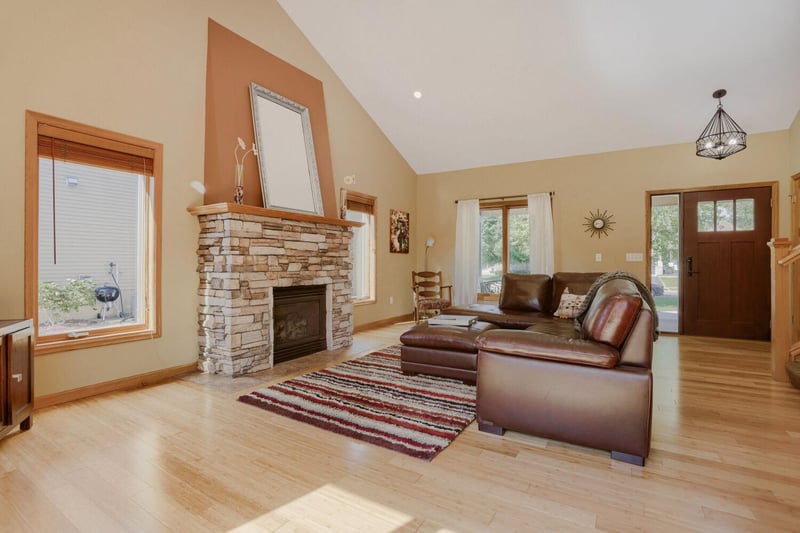 15591 Yakima St NW, Anoka, MN 55303