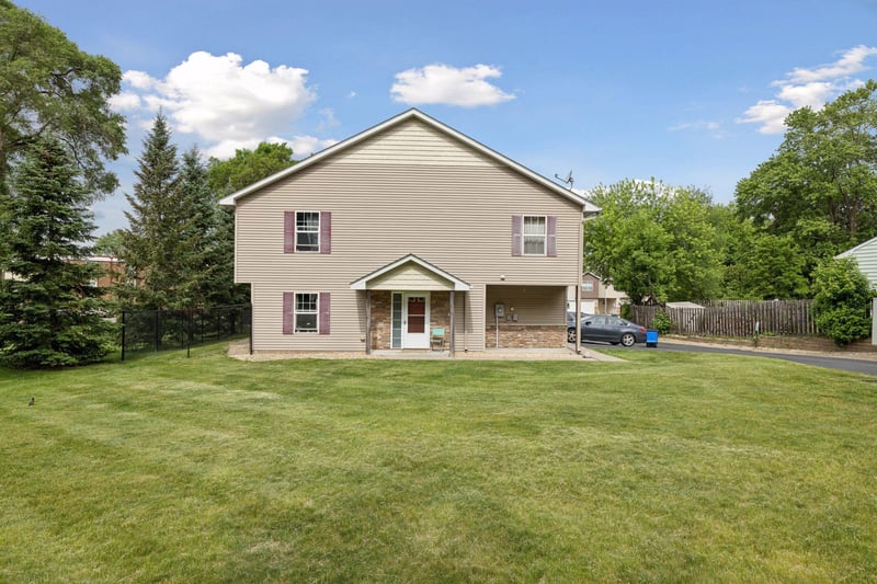 2078 Shryer Ct E, North Saint Paul, MN 55109