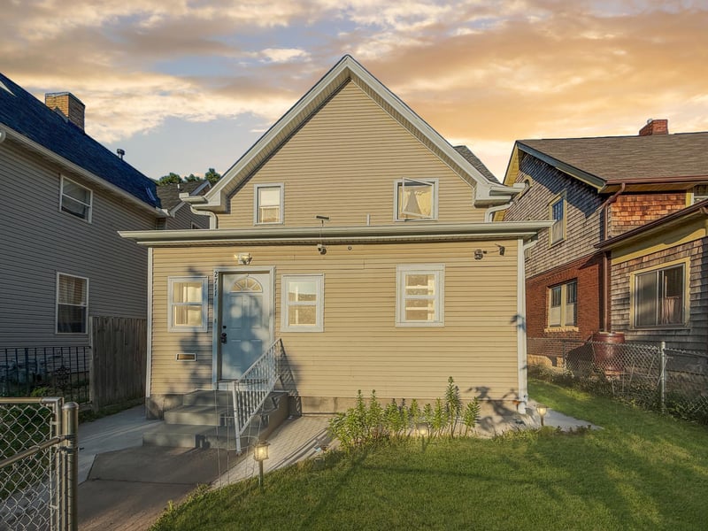 2711 14th Ave S, Minneapolis, MN 55407