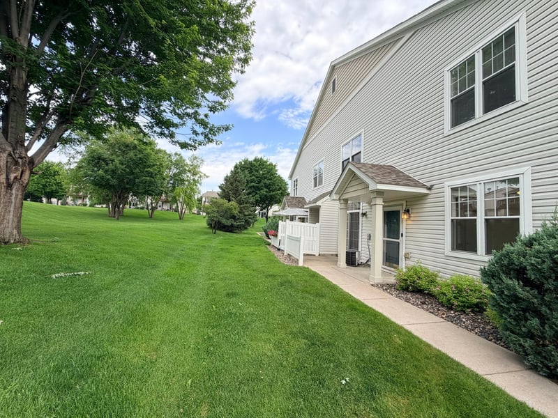 682 Princeton Ave, Shakopee, MN 55379