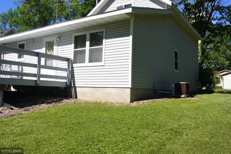 1514 Chandler Ave N, Glencoe, MN 55336