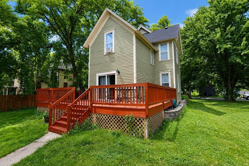 209 4th St E, Carver, MN 55315