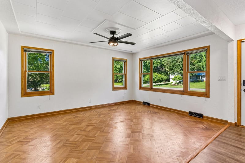 3910 Elmwood St, Vadnais Heights, MN 55127
