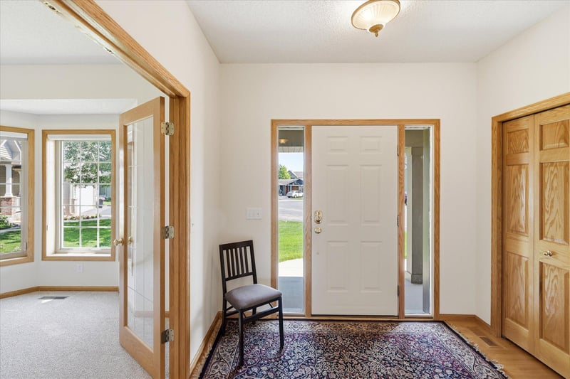 1364 Pond Cir, Waconia, MN 55387