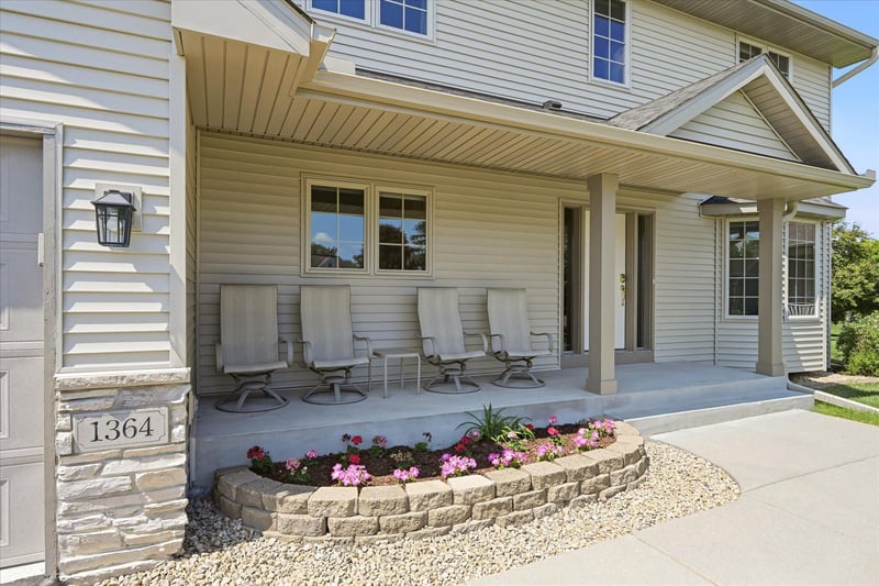1364 Pond Cir, Waconia, MN 55387