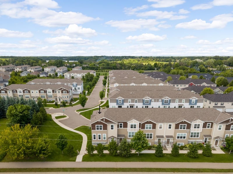 887 Roselyn Dr, Victoria, MN 55386