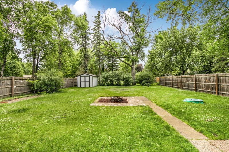 635 E 2nd St, Litchfield, MN 55355