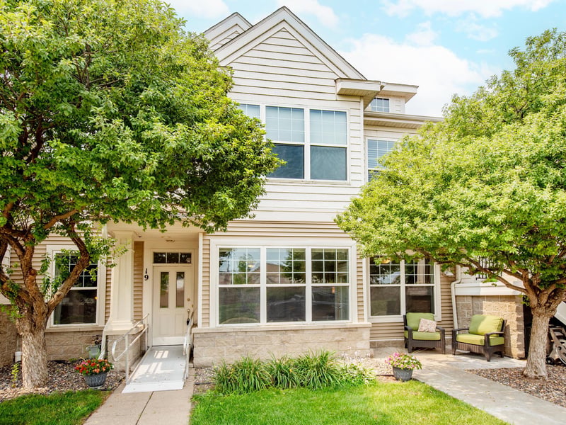 620 Wesley Commons Dr #19, Golden Valley, MN 55427