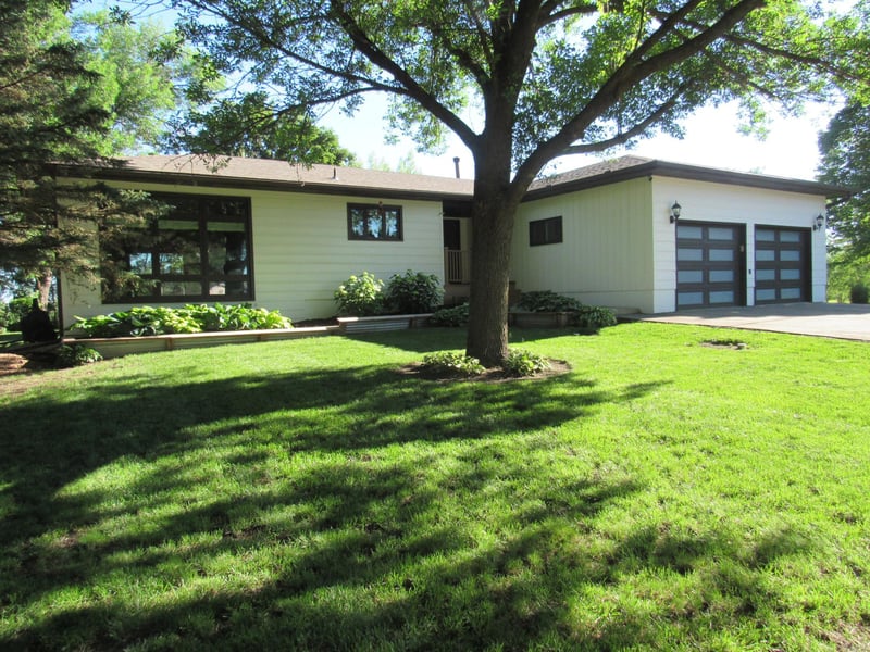 28 Linden Ln, Blue Earth, MN 56013