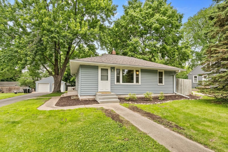 2469 Woodale Dr, Mounds View, MN 55112