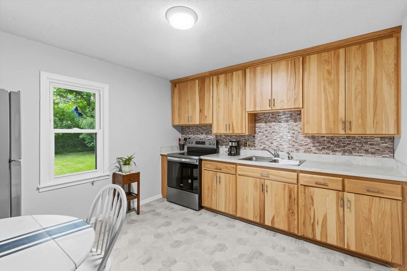 2469 Woodale Dr, Mounds View, MN 55112