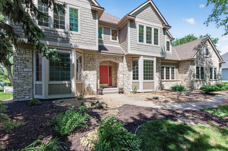 3034 Edgewater Dr, Woodbury, MN 55125