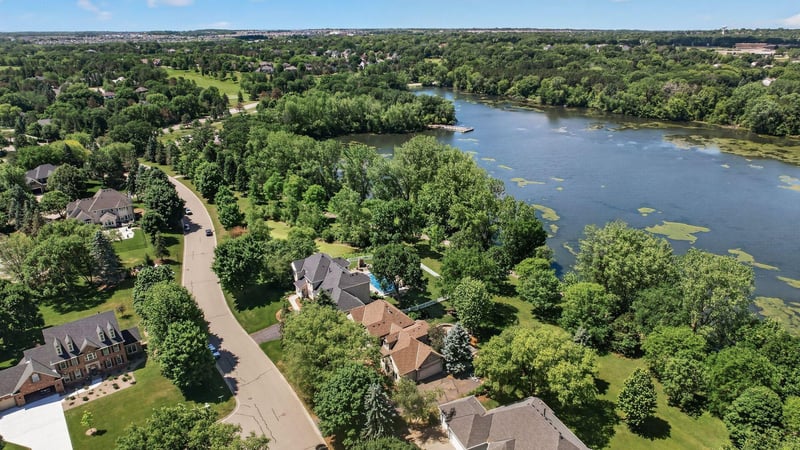 3034 Edgewater Dr, Woodbury, MN 55125