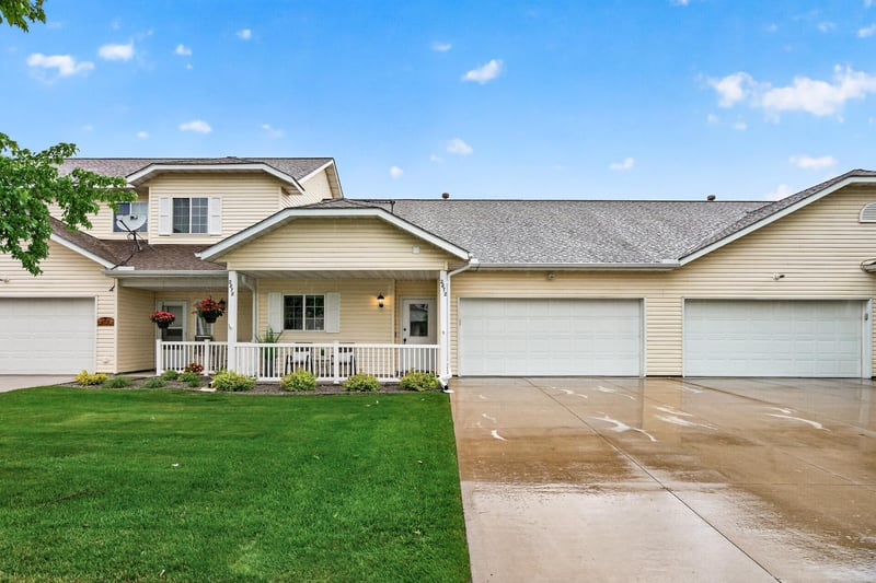 2872 Long Lake Dr, Stillwater, MN 55082