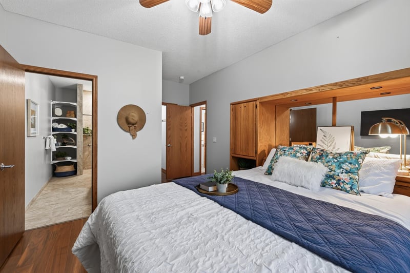 2872 Long Lake Dr, Stillwater, MN 55082