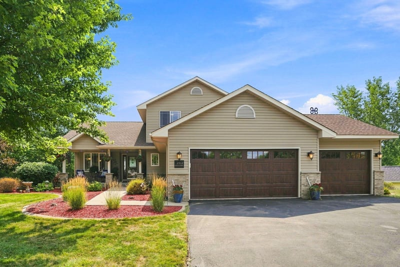 2412 Maple Ct, Buffalo, MN 55313