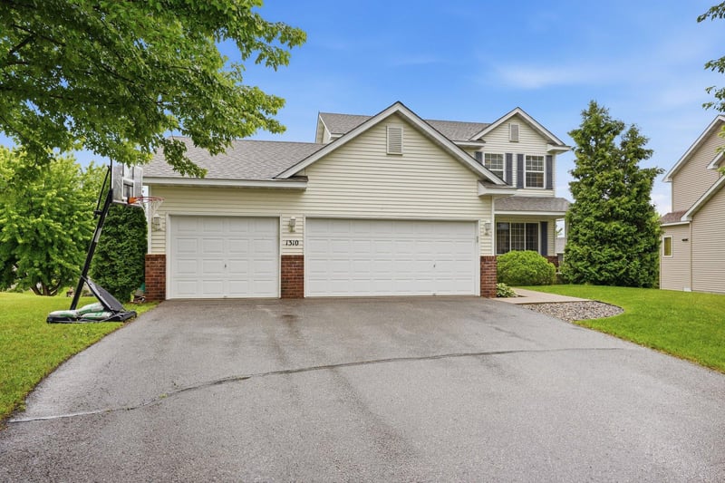 1310 Birch Dr, Mayer, MN 55360