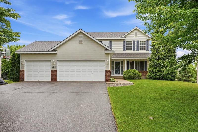 1310 Birch Dr, Mayer, MN 55360