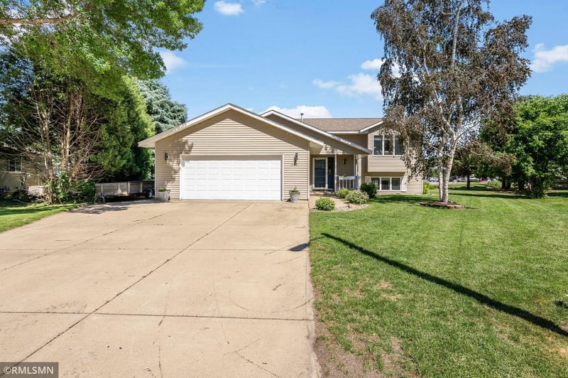 513 Sumac Rd, Madison Lake, MN 56063