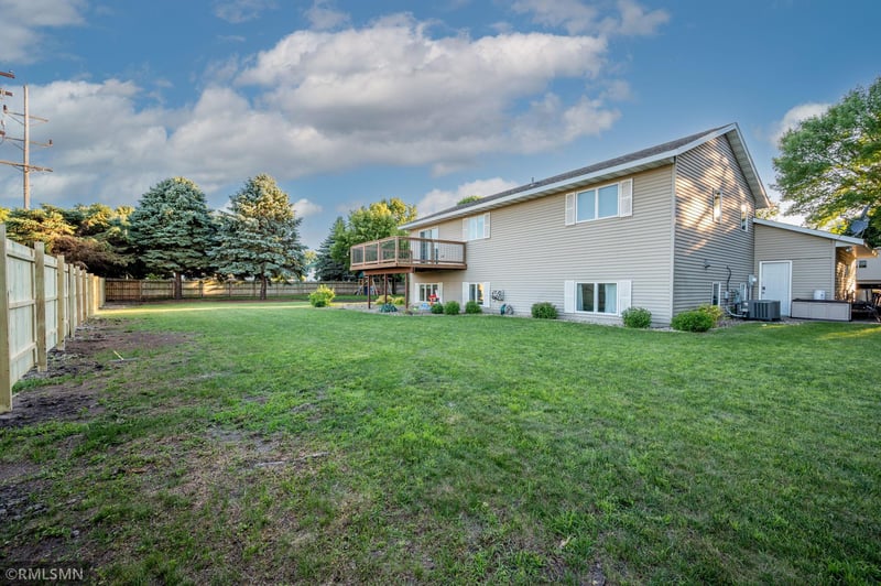 513 Sumac Rd, Madison Lake, MN 56063
