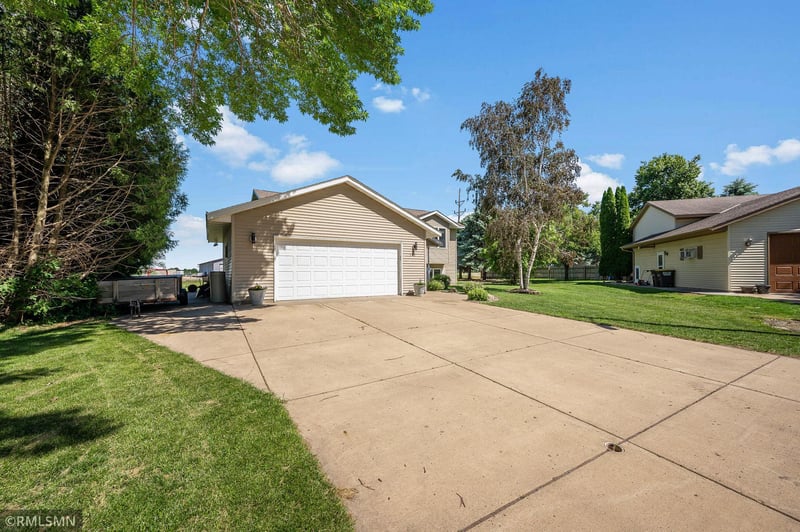 513 Sumac Rd, Madison Lake, MN 56063