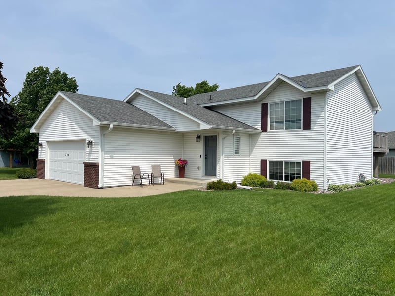 728 W 7th St, Litchfield, MN 55355