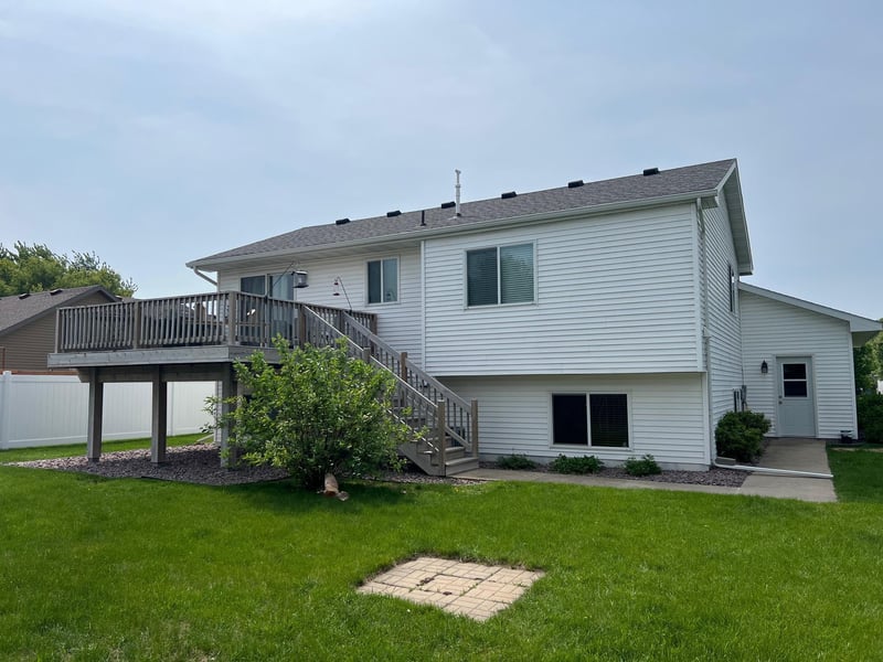 728 W 7th St, Litchfield, MN 55355