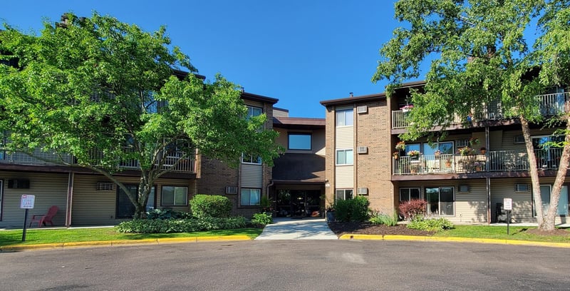3420 Golfview Dr #121, Eagan, MN 55123