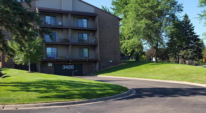 3420 Golfview Dr #121, Eagan, MN 55123