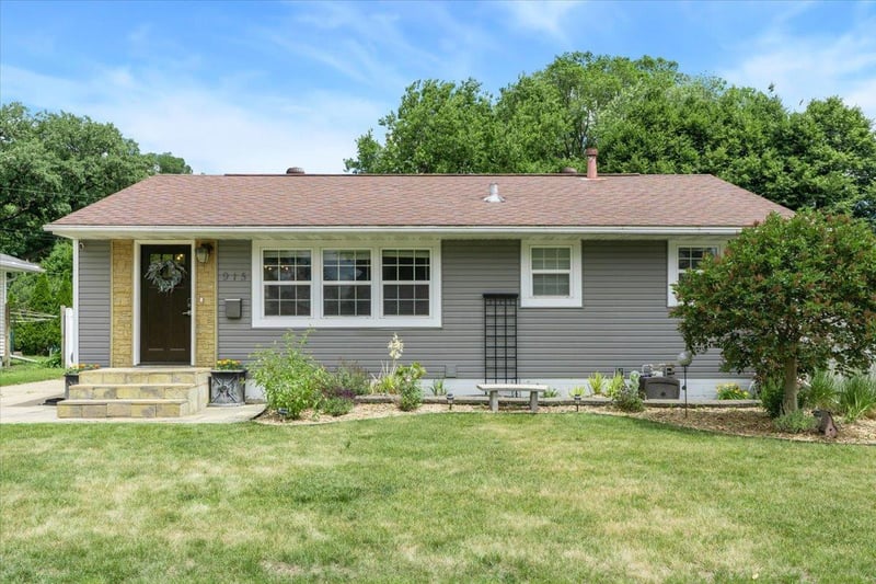 915 11 1/2 St SW, Rochester, MN 55902