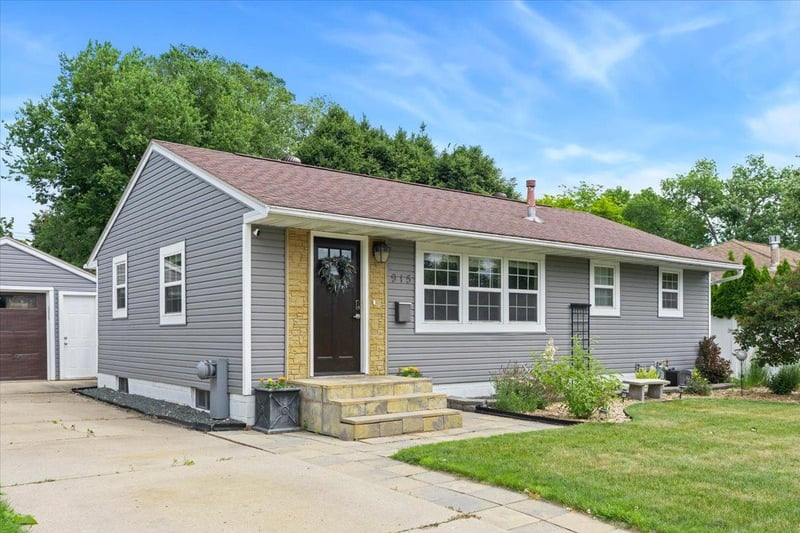 915 11 1/2 St SW, Rochester, MN 55902