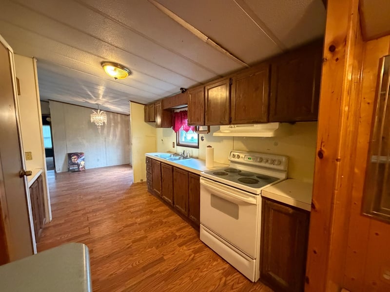 205 4th Ave SW, Roseau, MN 56751