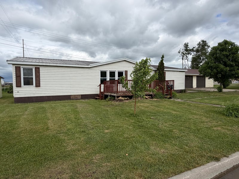 205 4th Ave SW, Roseau, MN 56751