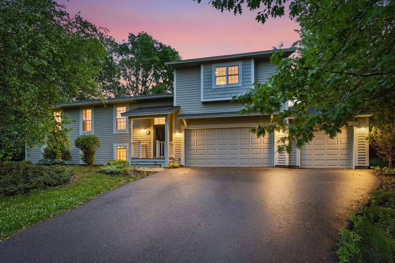 785 Santa Vera Dr, Chanhassen, MN 55317