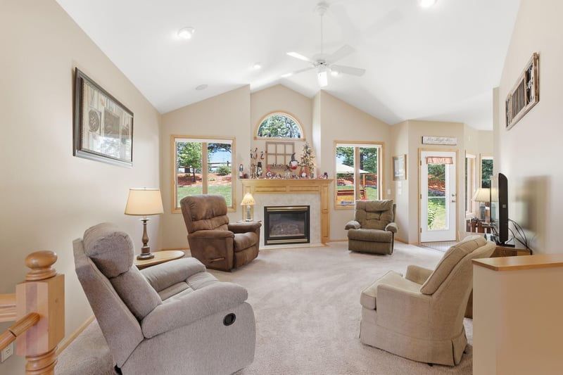 2311 Golf View Dr, River Falls, WI 54022