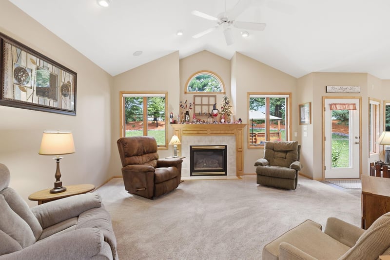 2311 Golf View Dr, River Falls, WI 54022
