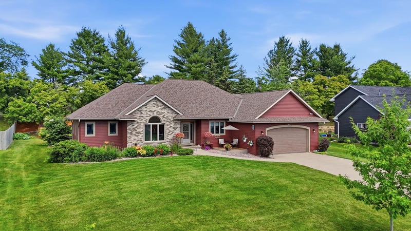 2311 Golf View Dr, River Falls, WI 54022