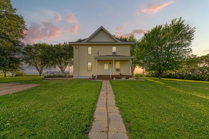38575 280th St, Henderson, MN 56044