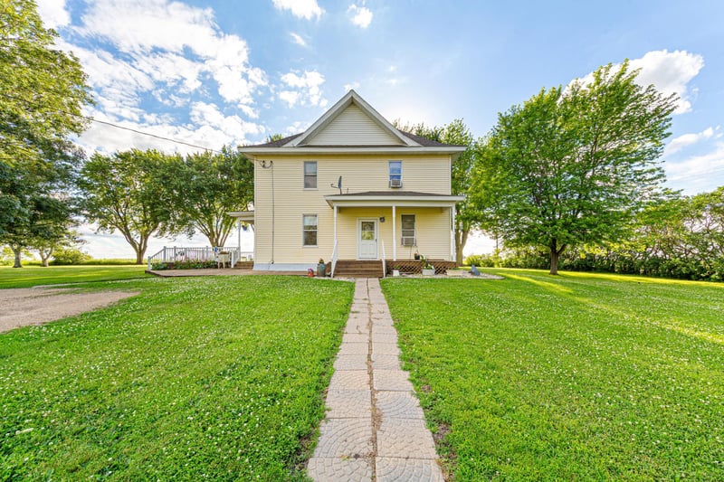 38575 280th St, Henderson, MN 56044