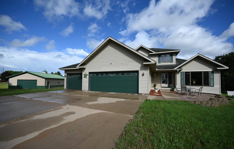 2161 Colburn Dr, Shakopee, MN 55379