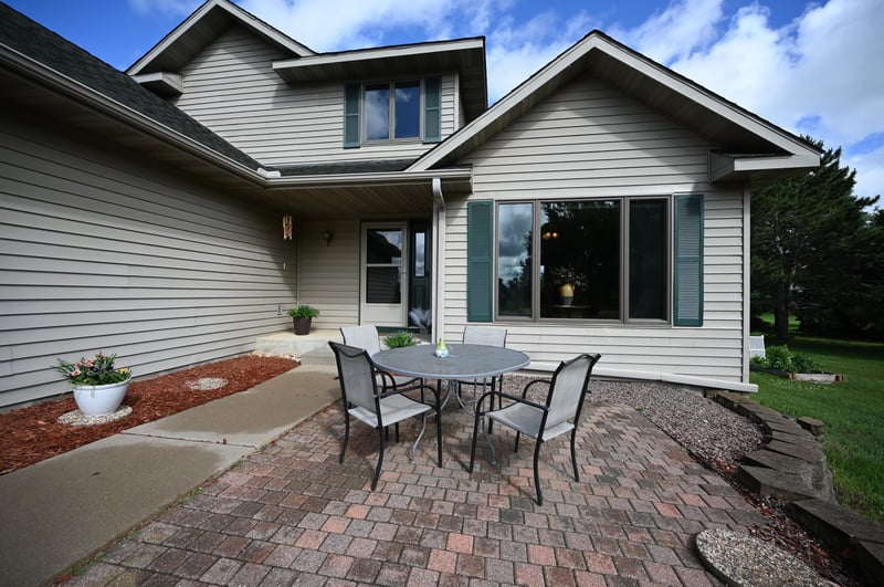 2161 Colburn Dr, Shakopee, MN 55379